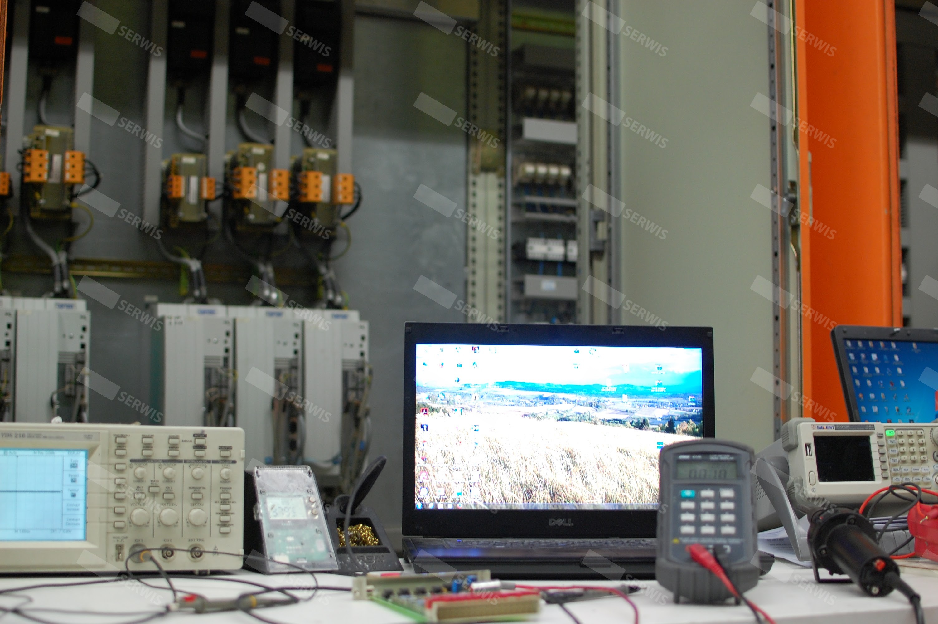 Diagnostyka urządzeń elektronicznych w serwisie z użyciem oscyloskopu i laptopa