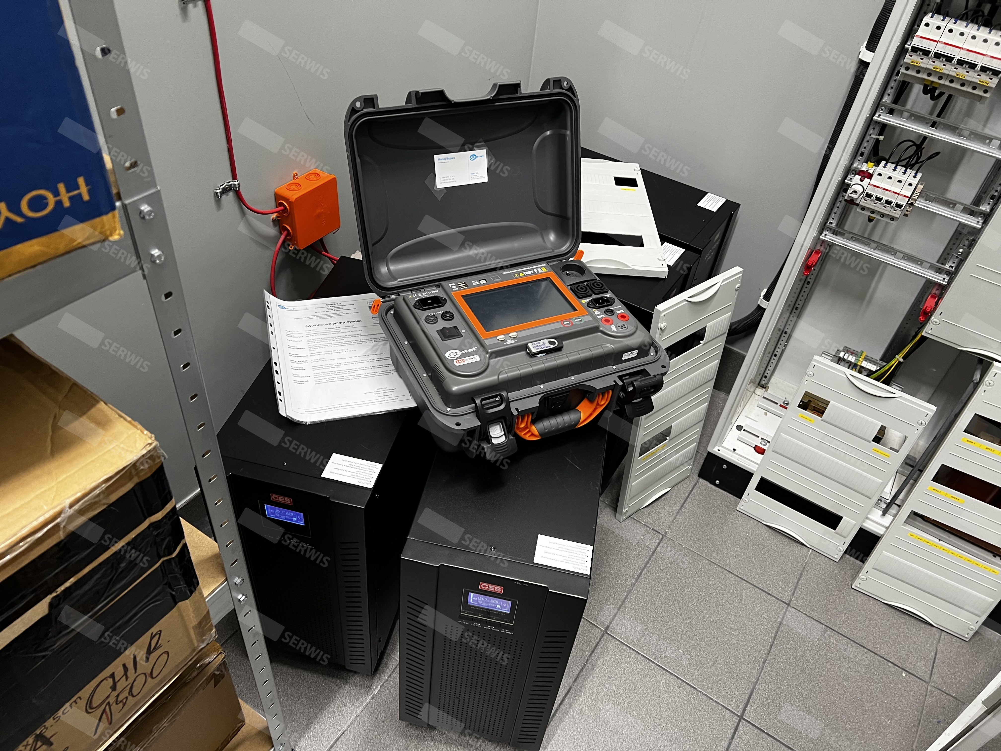 Przegląd i diagnostyka systemu UPS w serwerowni z użyciem profesjonalnego sprzętu pomiarowego