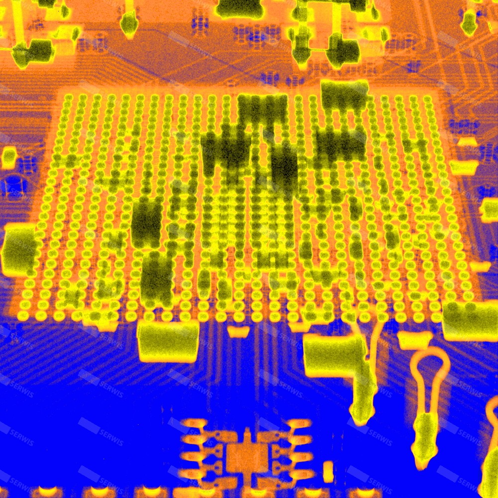 Termografia płyty głównej komputera z widocznymi strefami ciepła